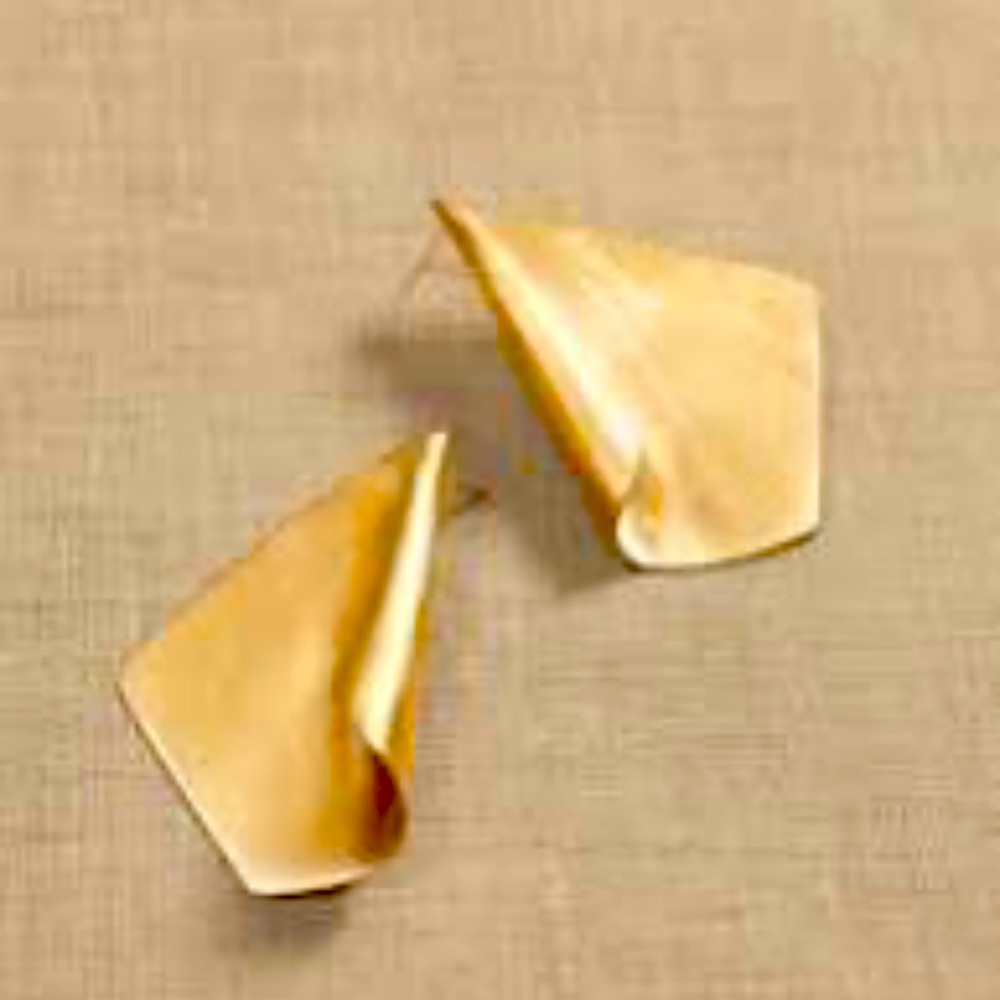 BANANA REPUBLIC
KITE POST EARRINGS | AUREUS + ARGENT